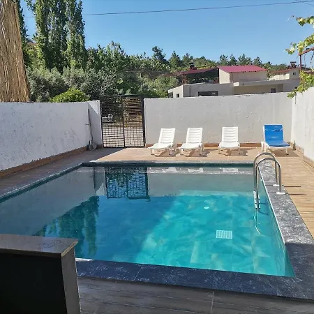 With Pool And Garden فتحية